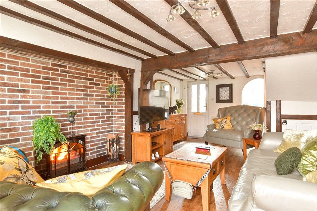 Property photo 2 of 8 Lounge