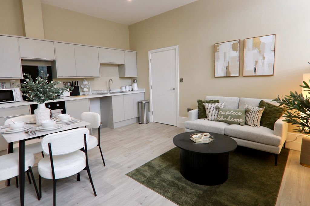 Property photo 1 of 12 Apartment 5 – Luxury Fully Furnished 1-Bedroom Apartment | Monarch House, Wakefield City Centre