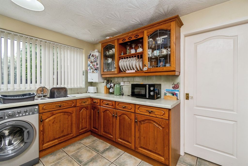 Property photo 3 of 23