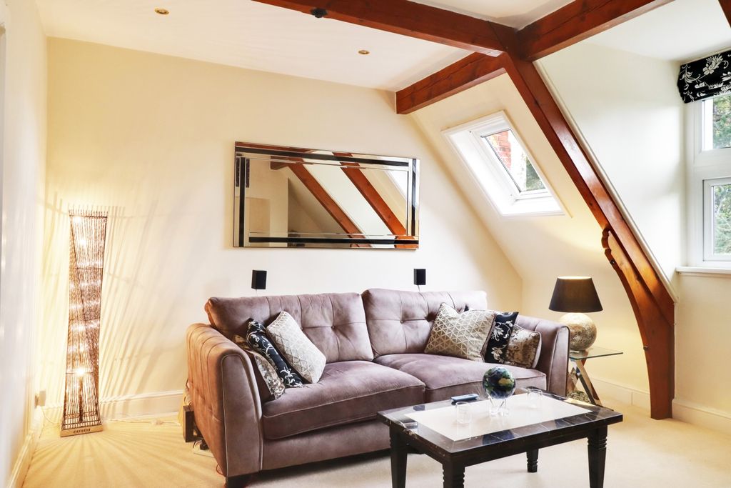 Property photo 3 of 23 Lounge