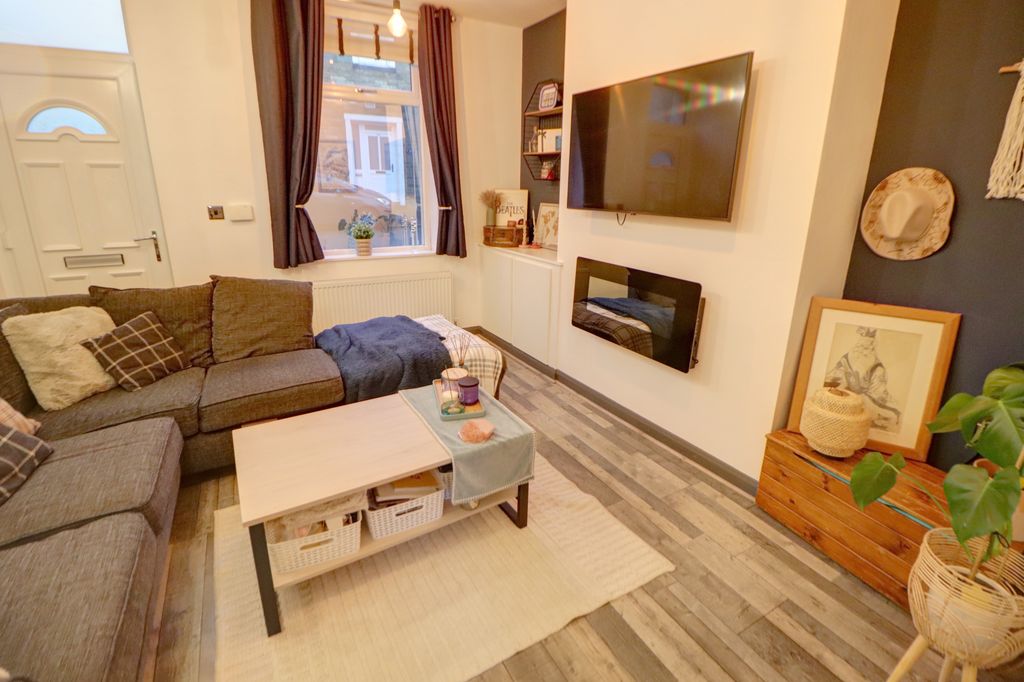 Property photo 2 of 14 2