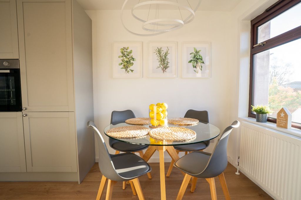 Property photo 2 of 34