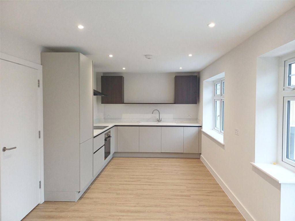 Property photo 2 of 11 Kitchen