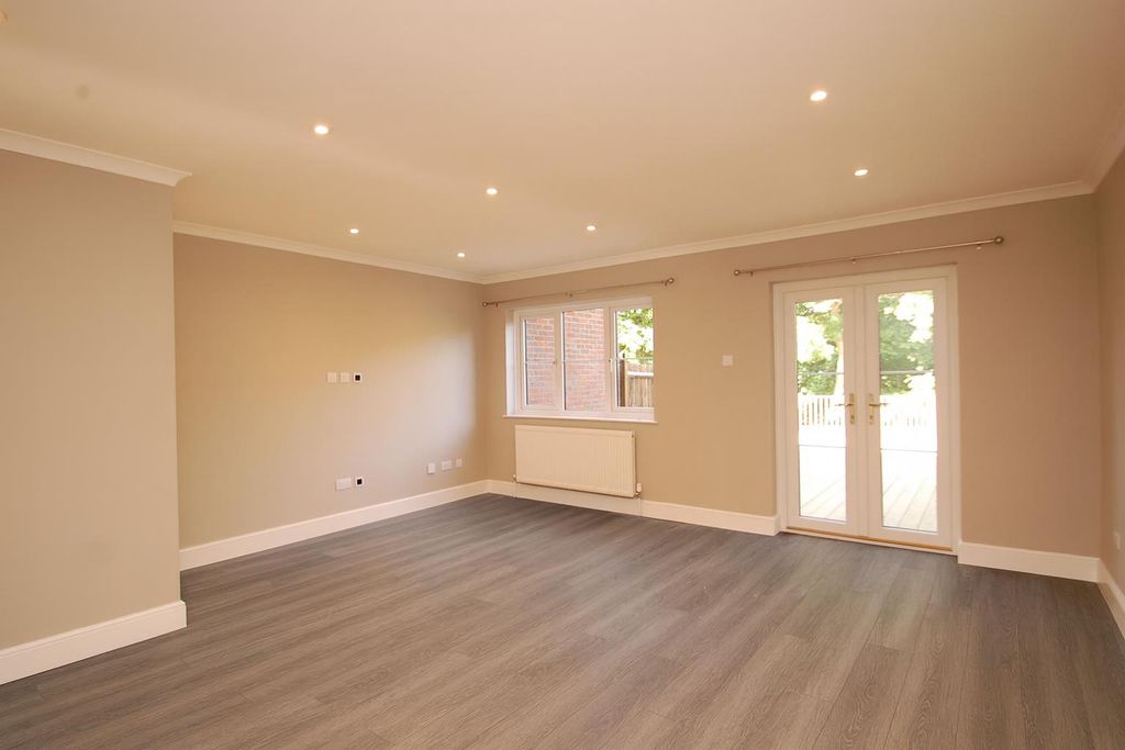 Property photo 2 of 13 c8Cb5924-113F-44De-869F-07dc2643A7c6.Png