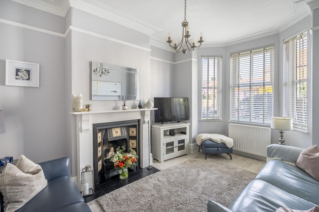 Property photo 2 of 27 Living Room