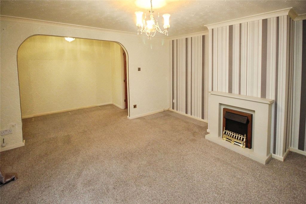 Property photo 3 of 15 Lounge