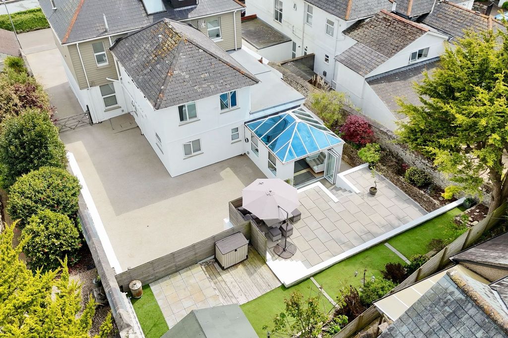 Property photo 2 of 39