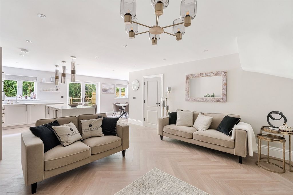 Property photo 3 of 12 Show Home Reception
