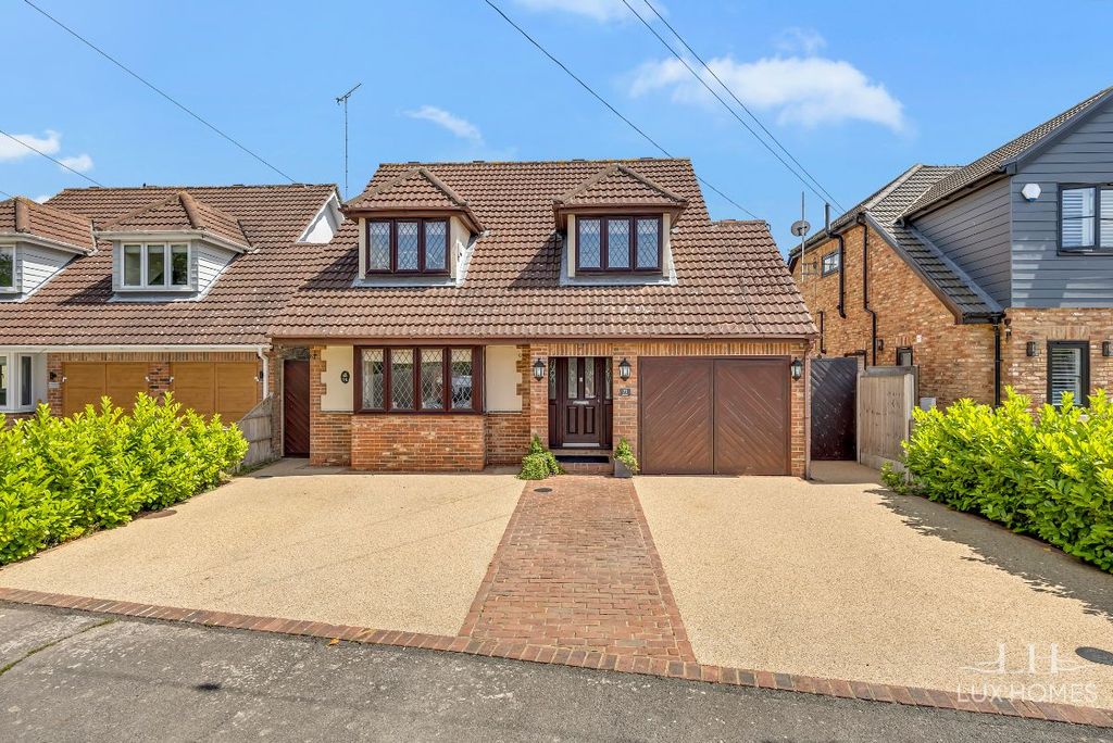 Property photo 1 of 32