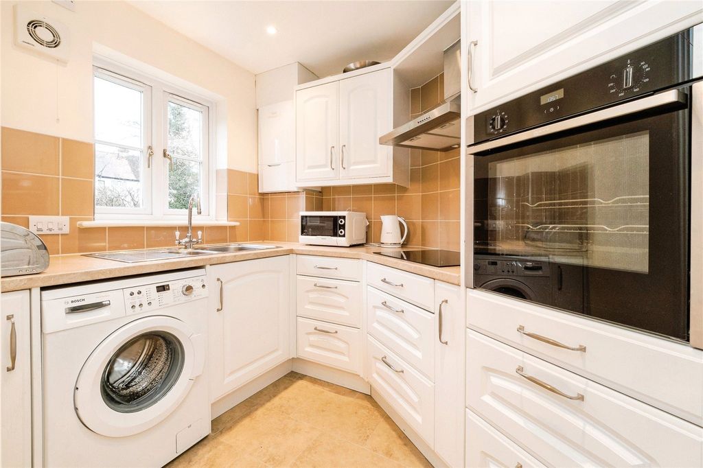 Property photo 3 of 9 Kitchen