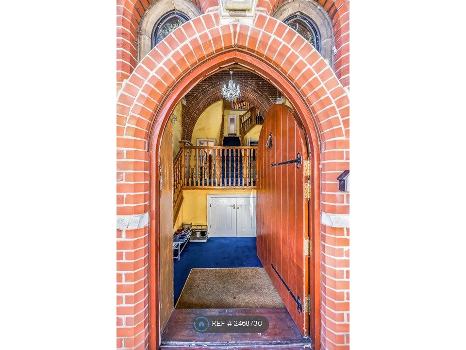 Property photo 2 of 22 Entrance