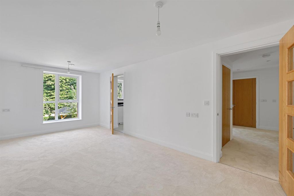 Property photo 2 of 17 16-4Afc86776 - Wb - Mcsr - 21 Birch Place - 036-Me