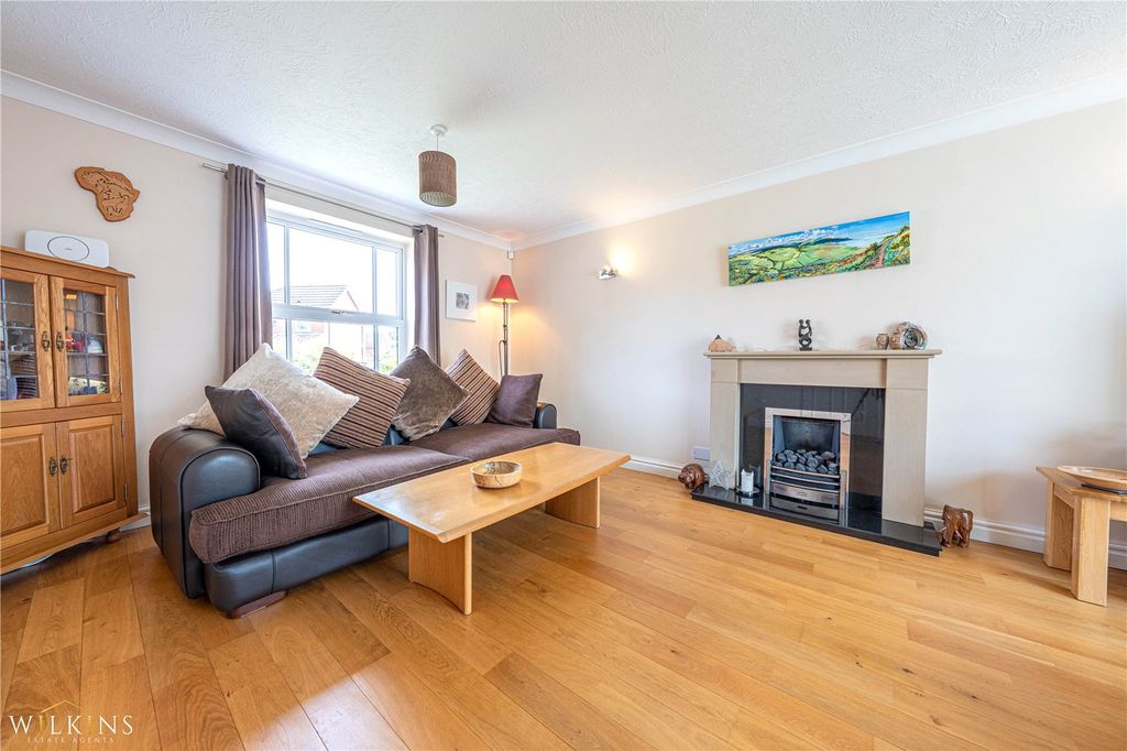 Property photo 3 of 41 Picture No. 11