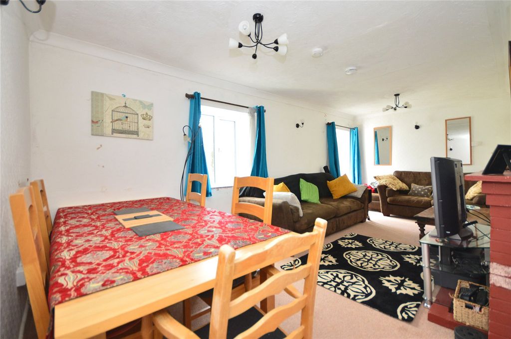 Property photo 3 of 12 Picture No. 02