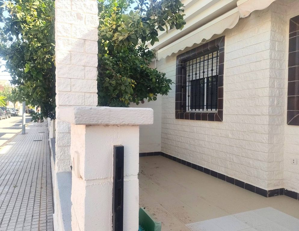Property photo 1 of 32