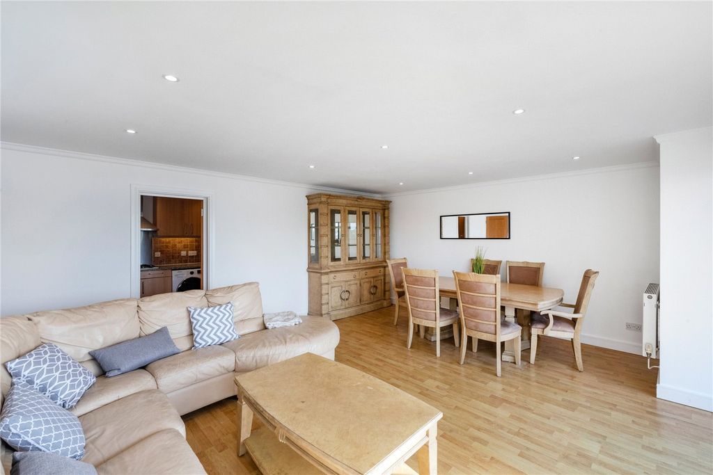 Property photo 3 of 11 Picture No. 12