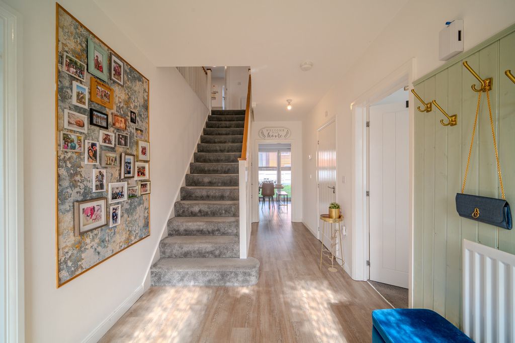 Property photo 3 of 27