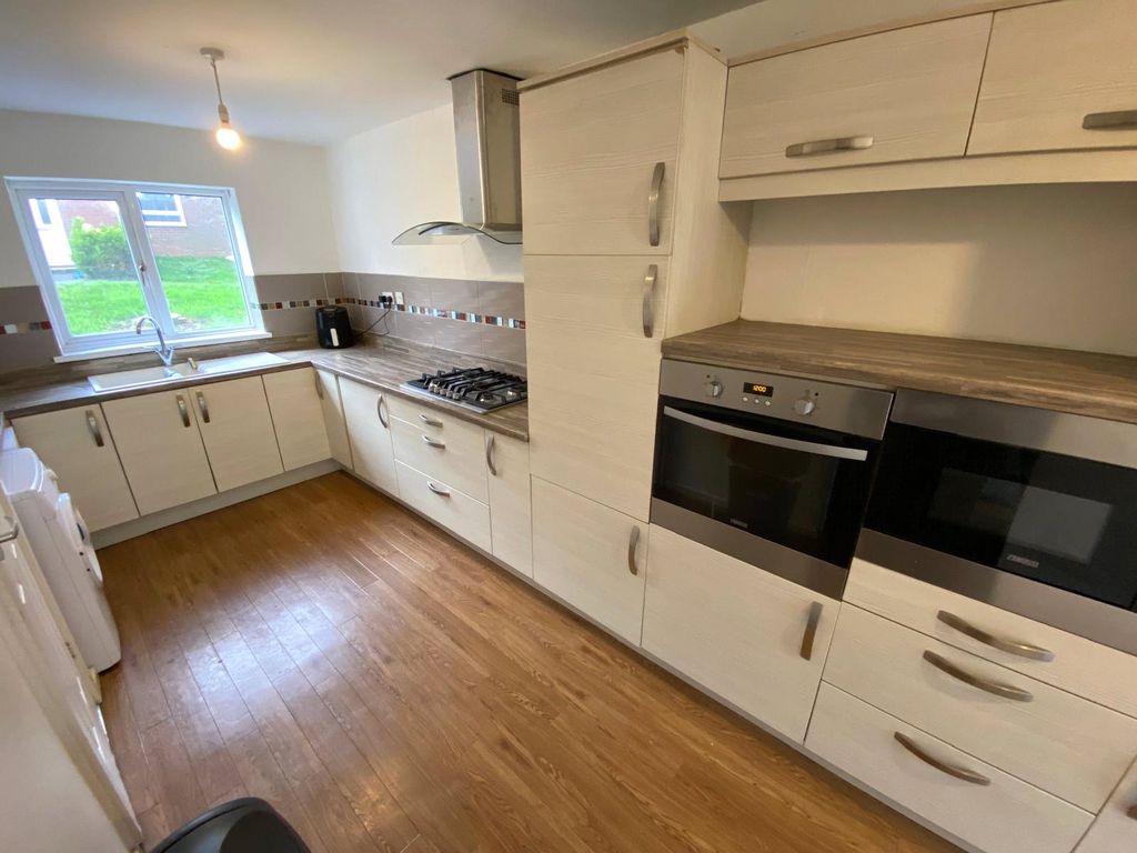 Property photo 3 of 11 Picture No. 18