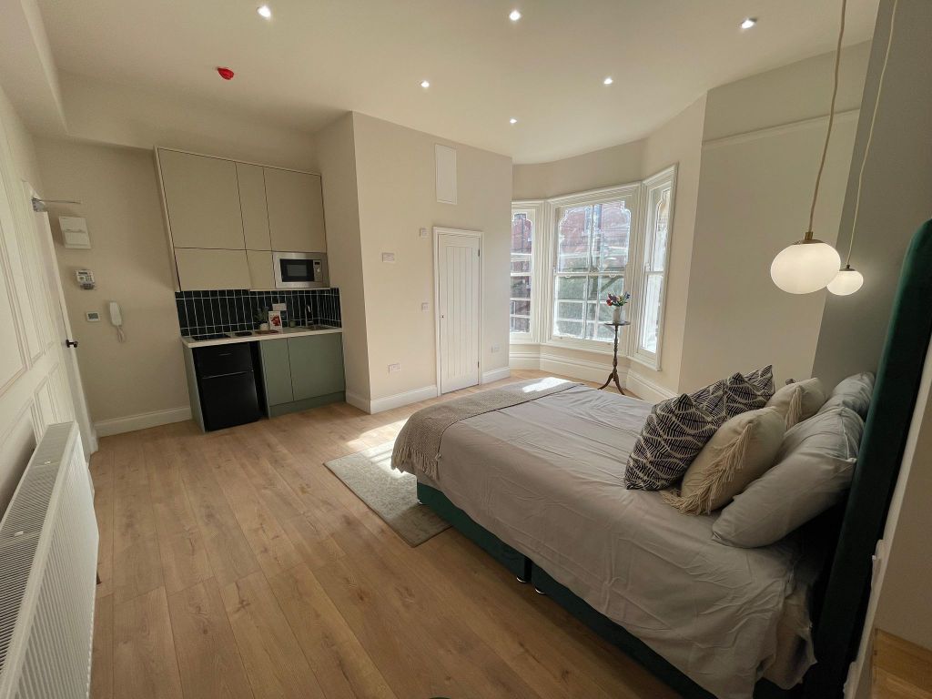 Property photo 2 of 4 Studio