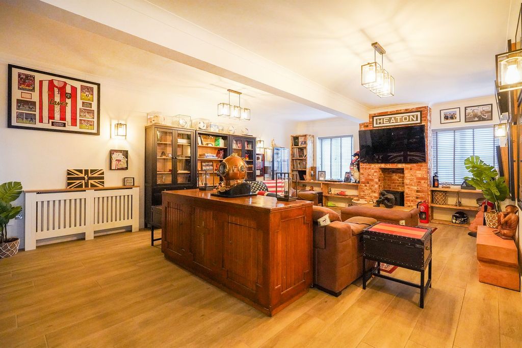 Property photo 2 of 33