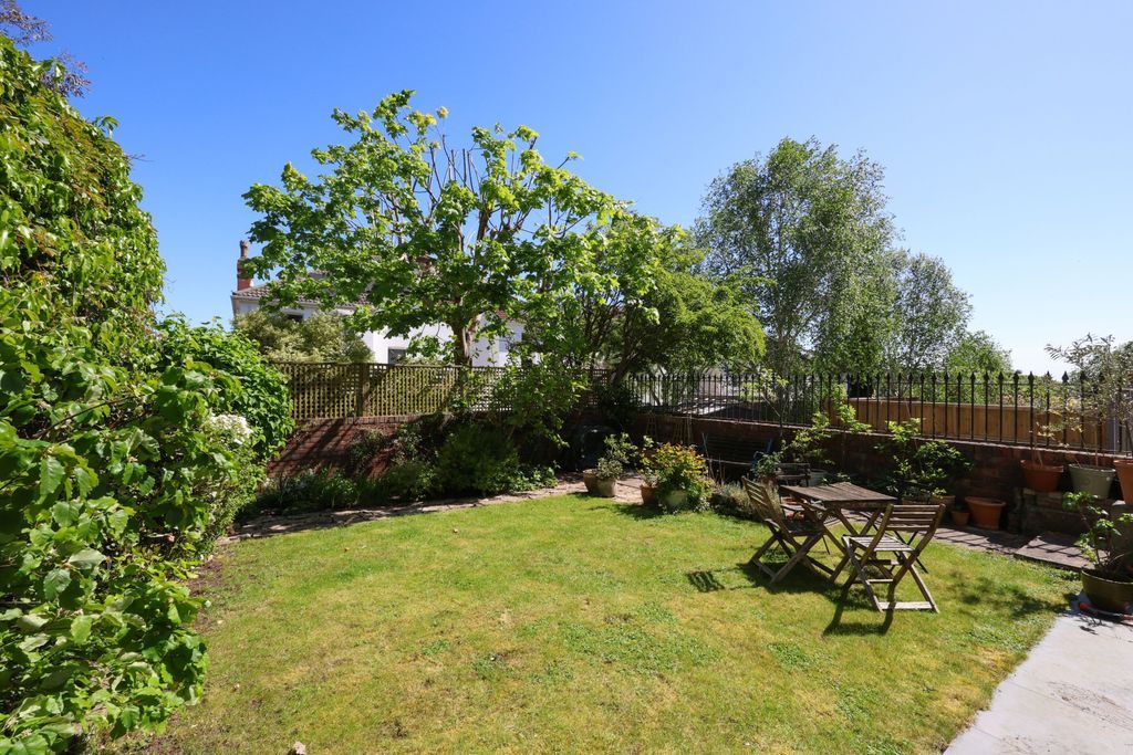 Property photo 3 of 18 Garden