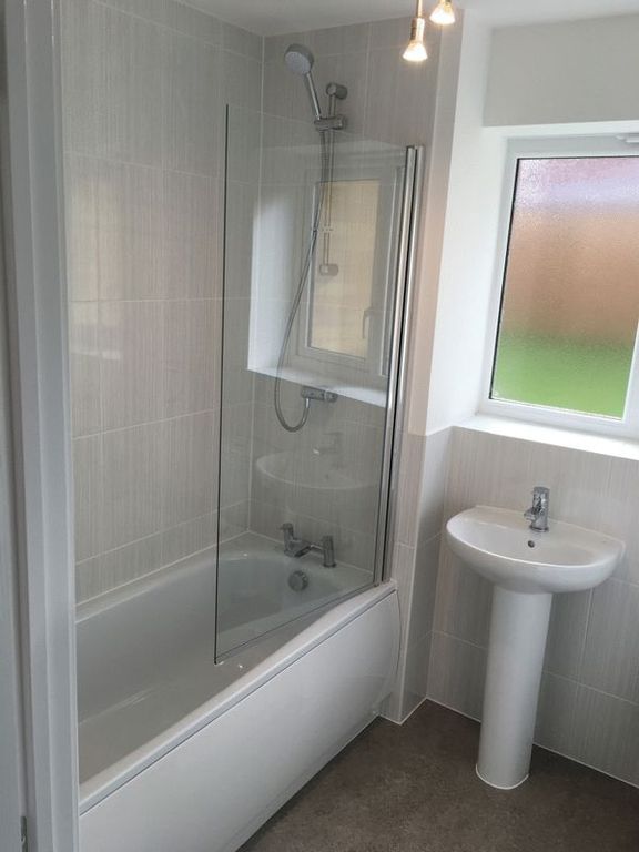 Property photo 2 of 7 Bathroom