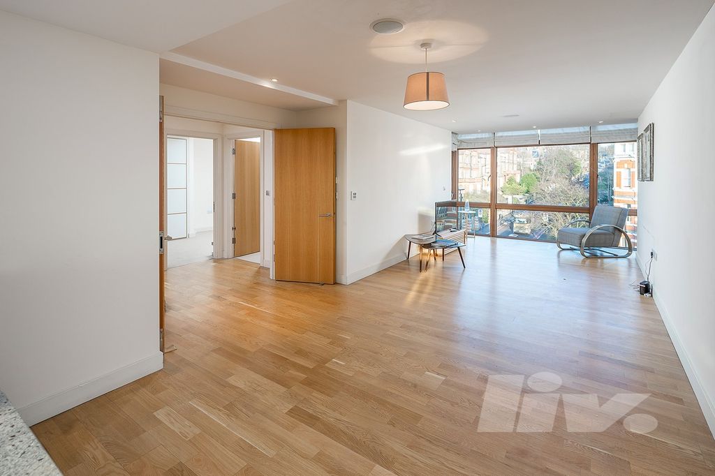 Property photo 1 of 13 Photo 8