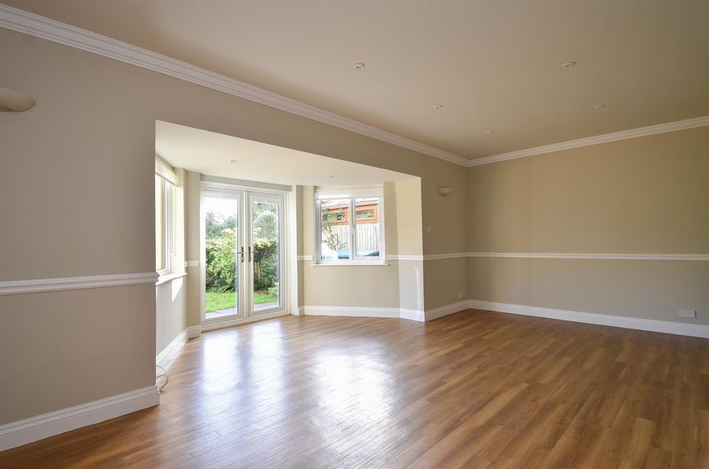 Property photo 3 of 18 Living Room