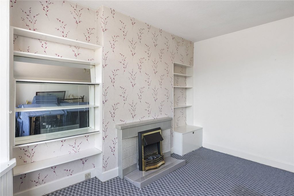 Property photo 2 of 20 Morningside Gardens