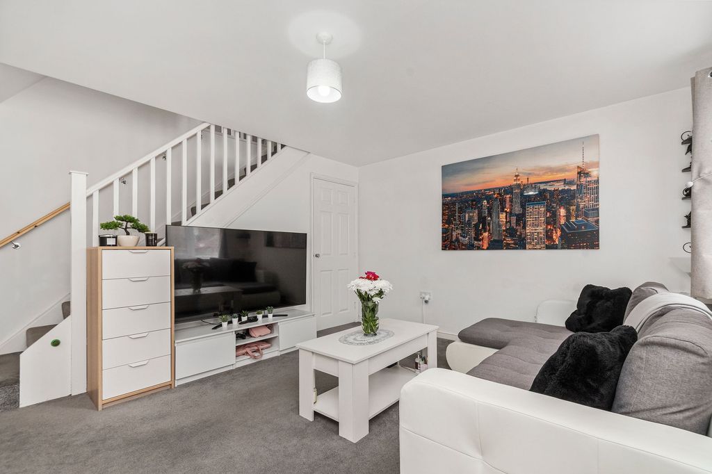 Property photo 2 of 21