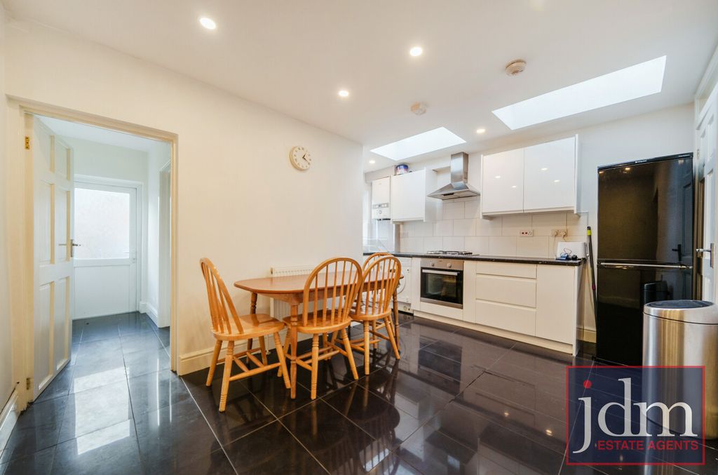 Property photo 3 of 10 67235489-d473-4Bf...