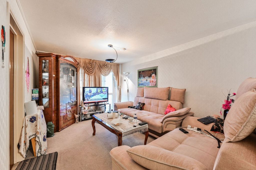Property photo 2 of 9