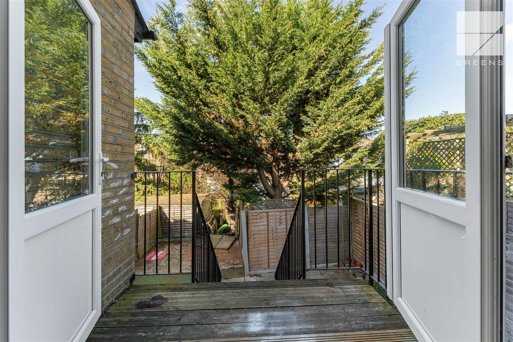 Additional image 7 of 3 bed property for saleCastle Avenue, Highams Park E4