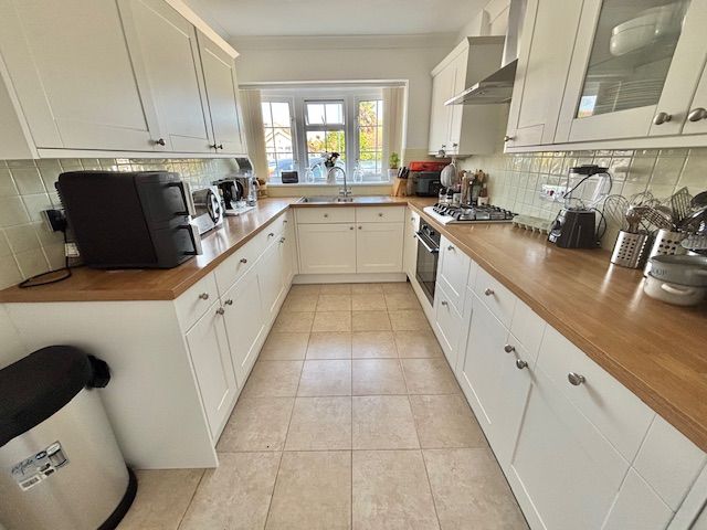 Property photo 3 of 16 Kitchen