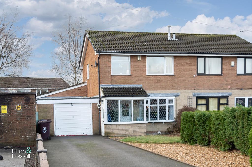 Property photo 1 of 22 Stonyhurst Close