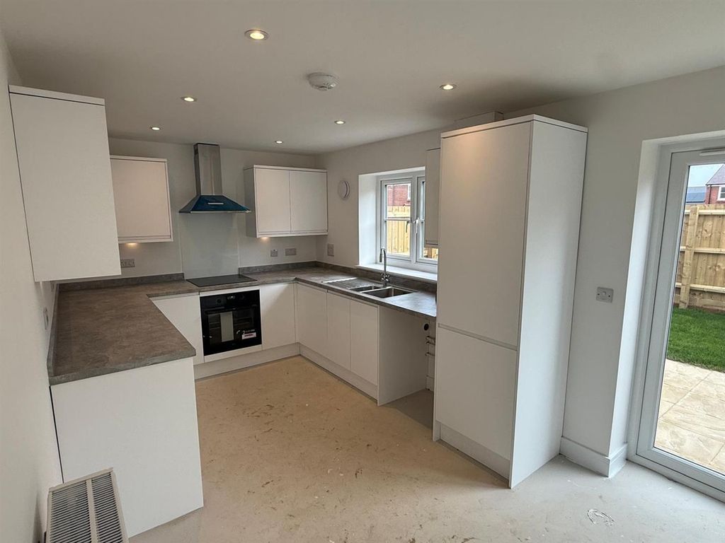 Property photo 2 of 15 Plot 297 Kitchen 3.Jpeg