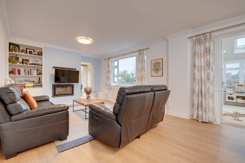 Property photo 2 of 22 Lounge