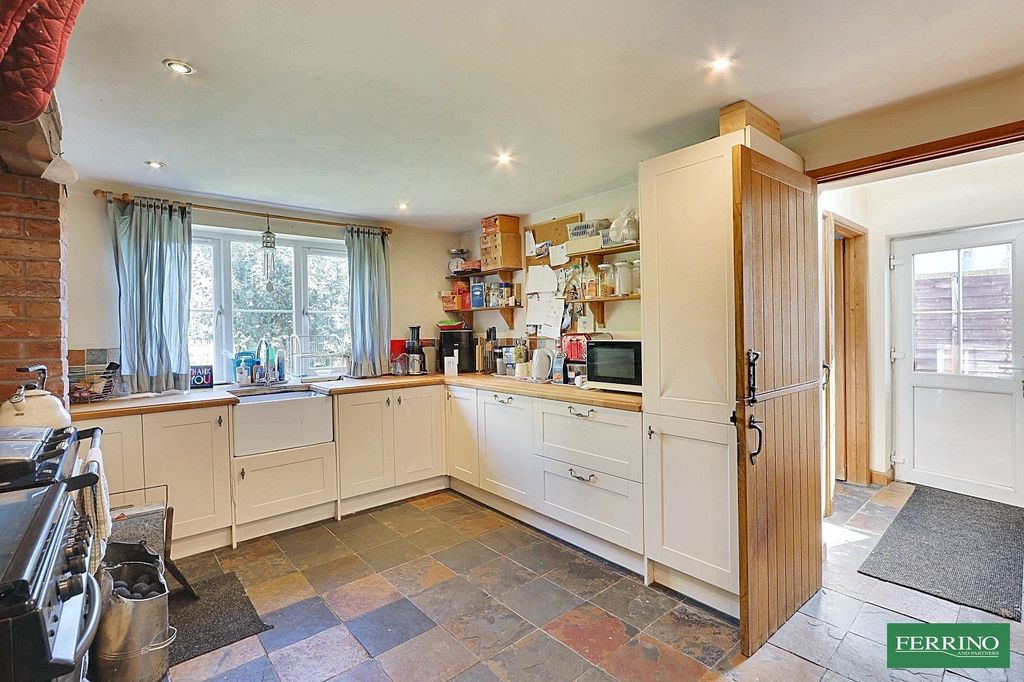 Property photo 3 of 25 Kitchen