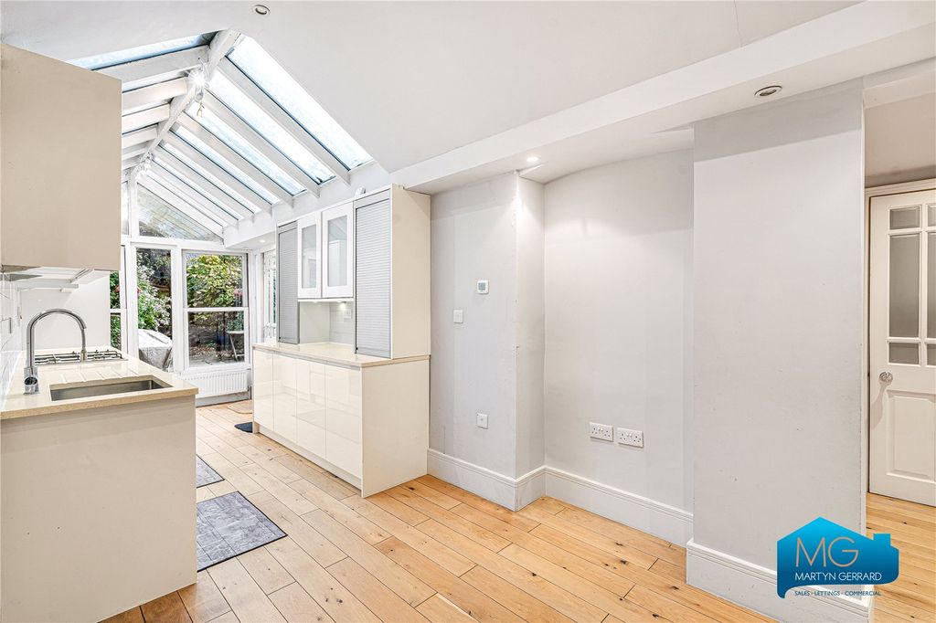 Property photo 1 of 16 Picture No. 10