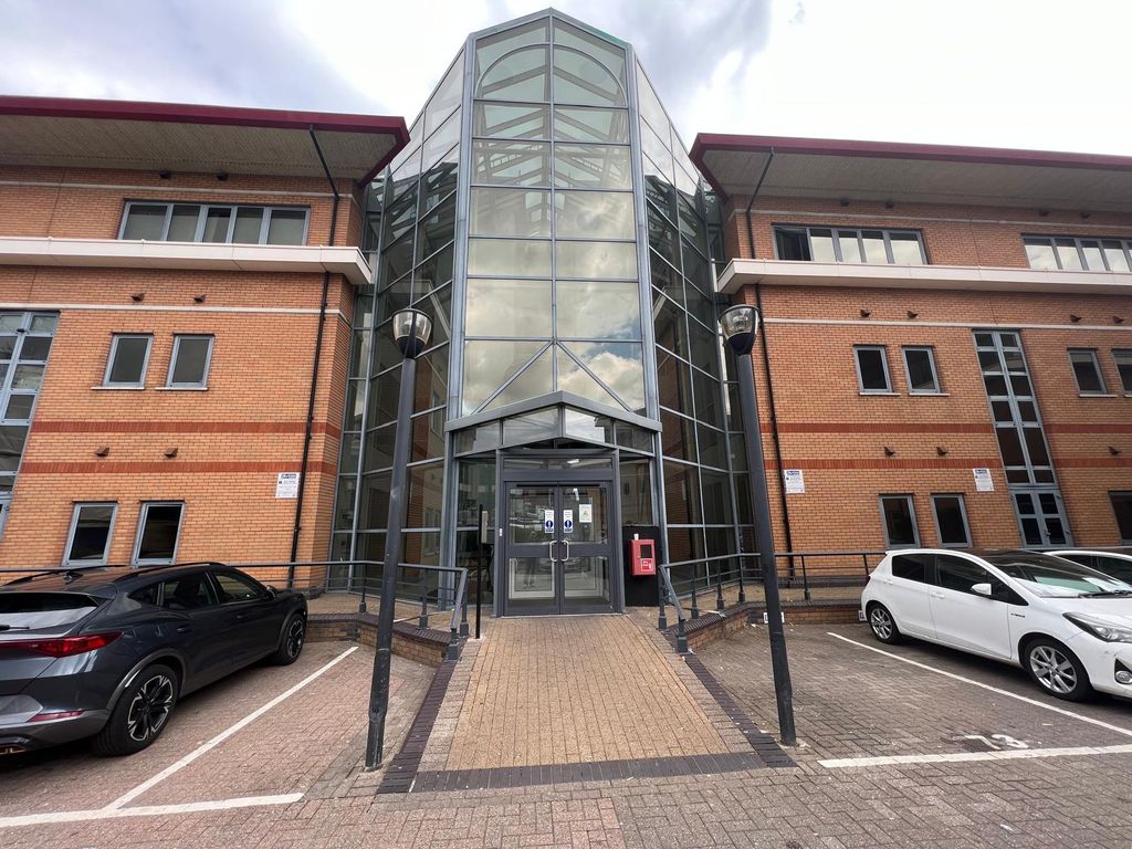 Property photo 1 of 8 1 Bed Flat To Rent Mondial Way, Hayes Ub3