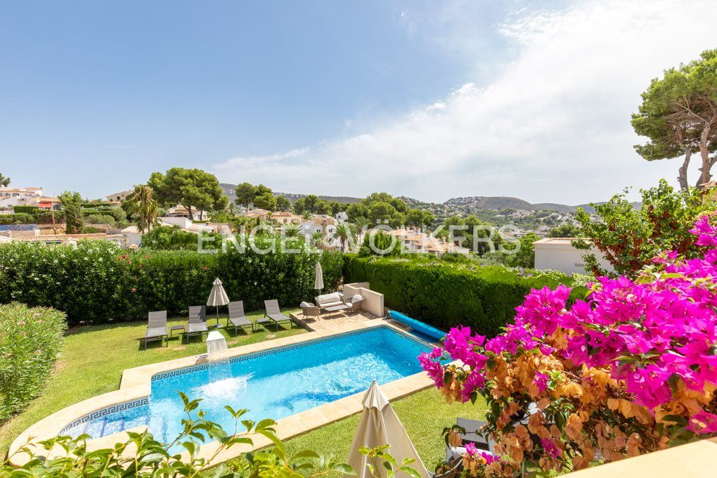 Property photo 2 of 31
