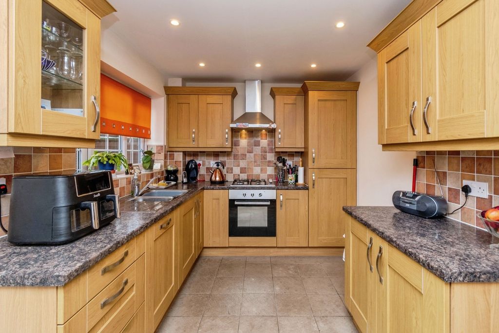 Property photo 3 of 18 Pbox-Img.Jpg