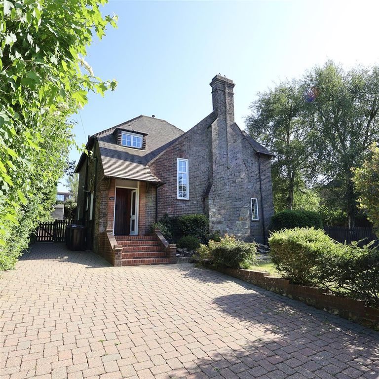 Property photo 2 of 20