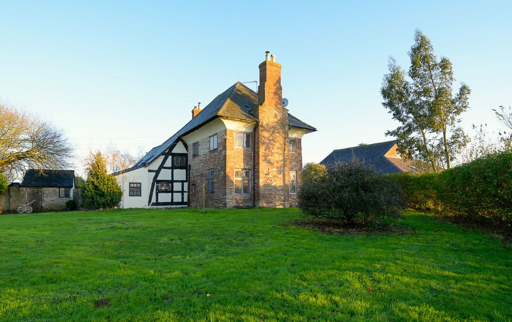 Property photo 1 of 26 Great Treddow Farm-32