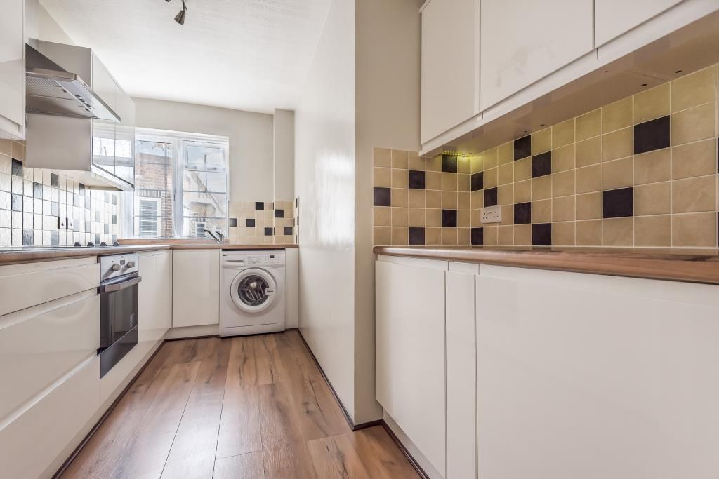 Property photo 2 of 11 Kitchen