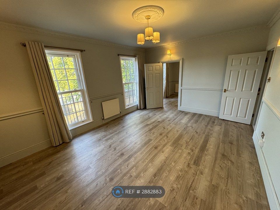 Property photo 3 of 17 Lounge