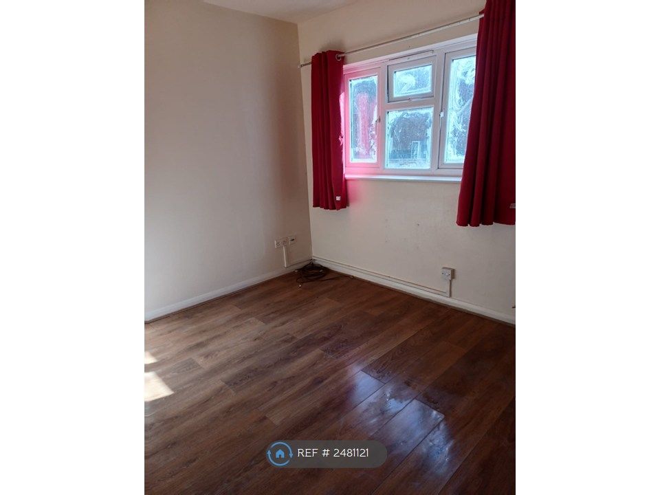 Property photo 3 of 8 Bedroom
