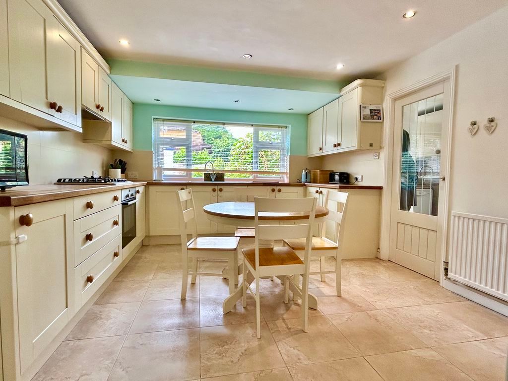 Property photo 2 of 30 Breakfast Kitchen