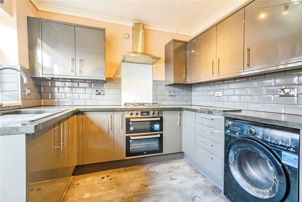 Property photo 3 of 12 Kitchen