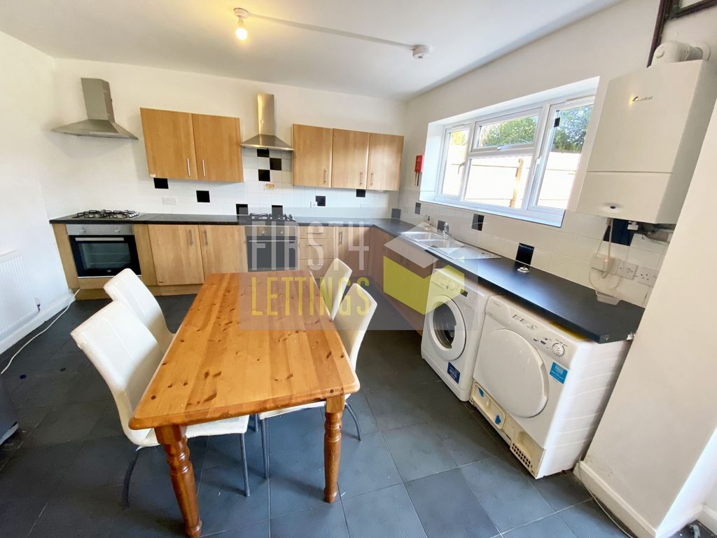 Property photo 2 of 13 Photo 12